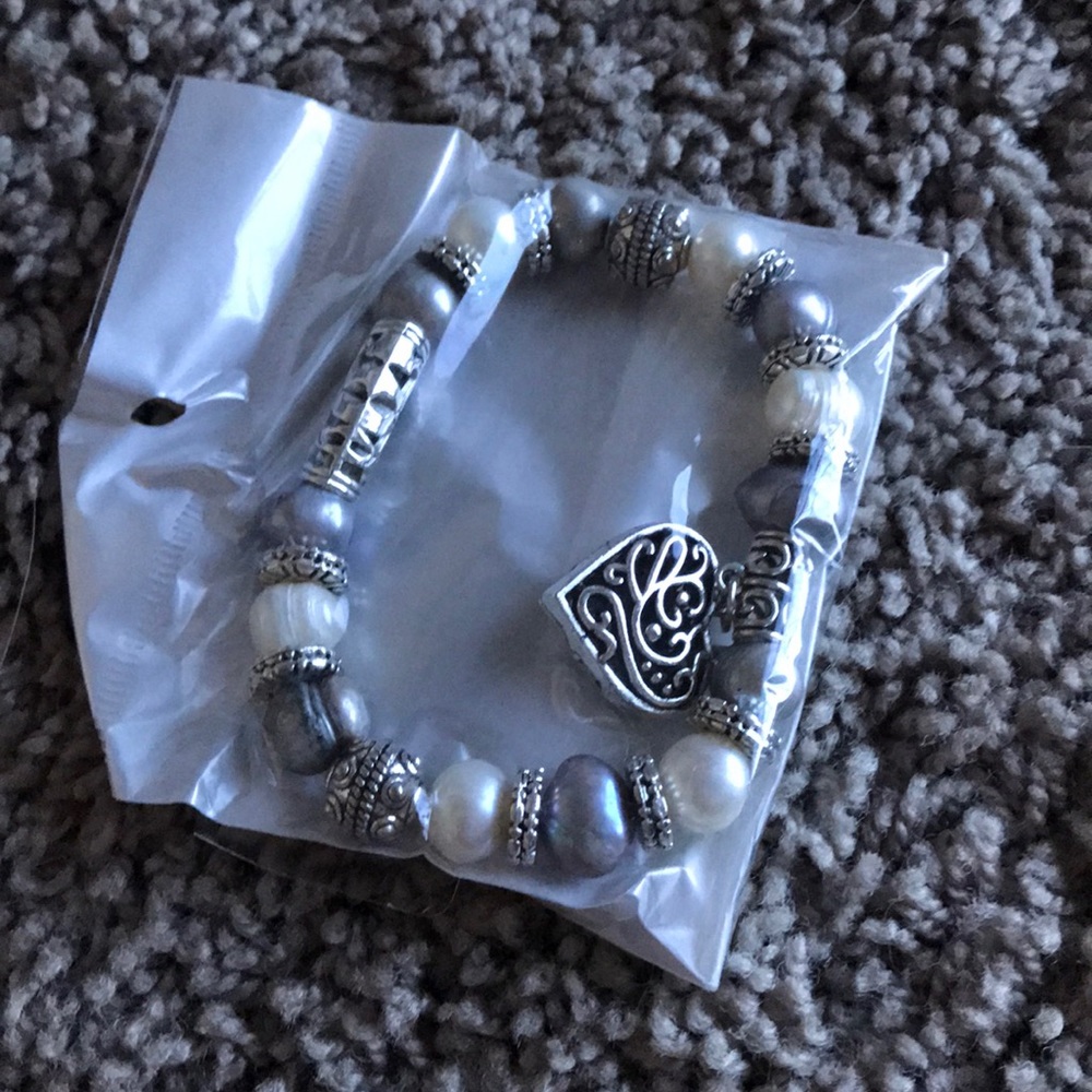 Black and white pearl bracelet